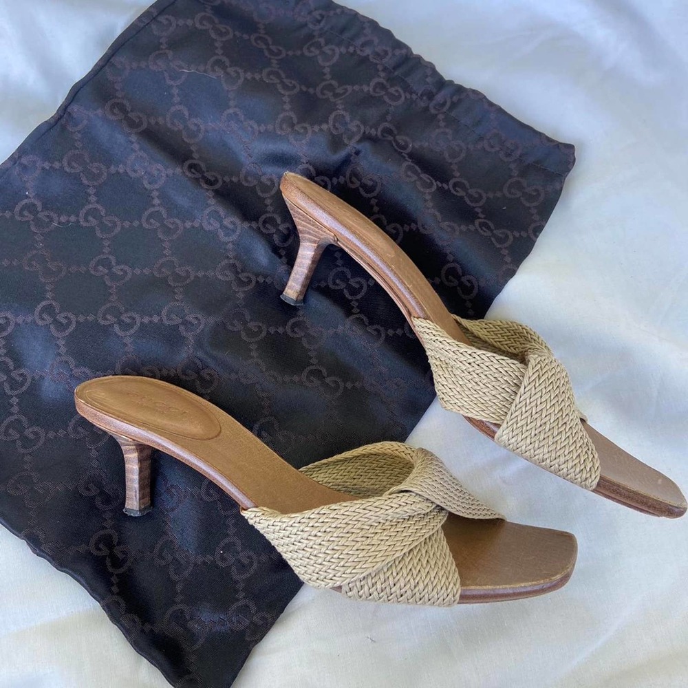 Authentic 1990s  Gucci Woven Boho Kitten Heels  Size 5.5